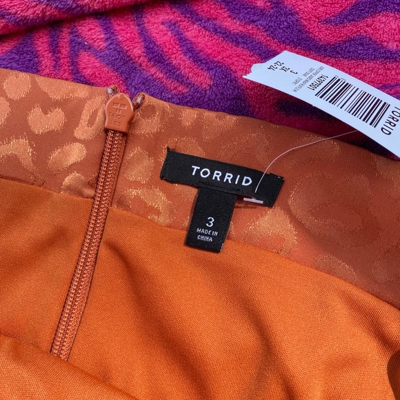 Torrid orange leopard print silky skirt - Picture 8 of 9